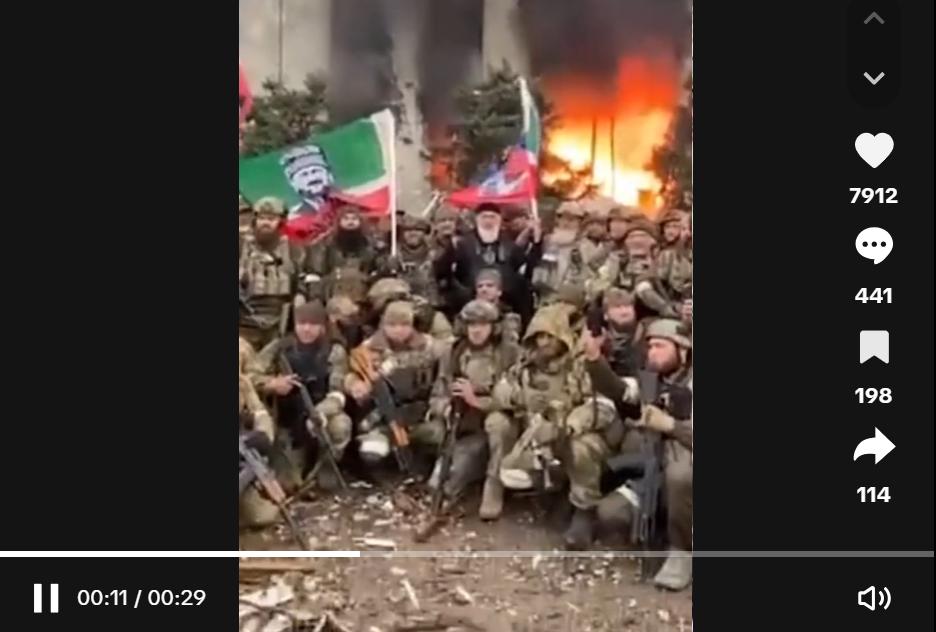 Imagen que muestra el estado de las tropas chechenas tras la toma de Mariupol en un video publicado en la aplicación TikTok
