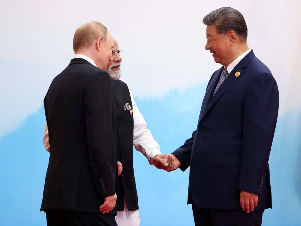 Narendra Modi junto al presidente ruso, Vladimir Putin, y el chino, Xi Jinping, durante la Cumbre de la OCS en Tianjin, el 1 de septiembre