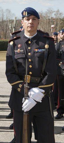 FelipeVI: El rey Felipe VI viste el uniforme de gran etiqueta del Ejército  de Tierra - Foto 1