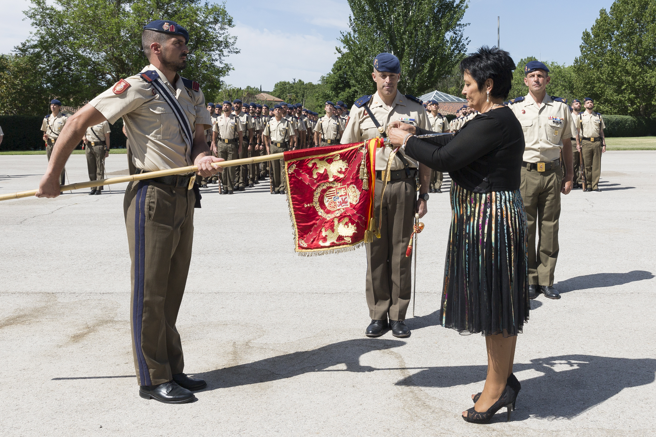 La teniente de alcalde impone la Corbata de honor de la villa