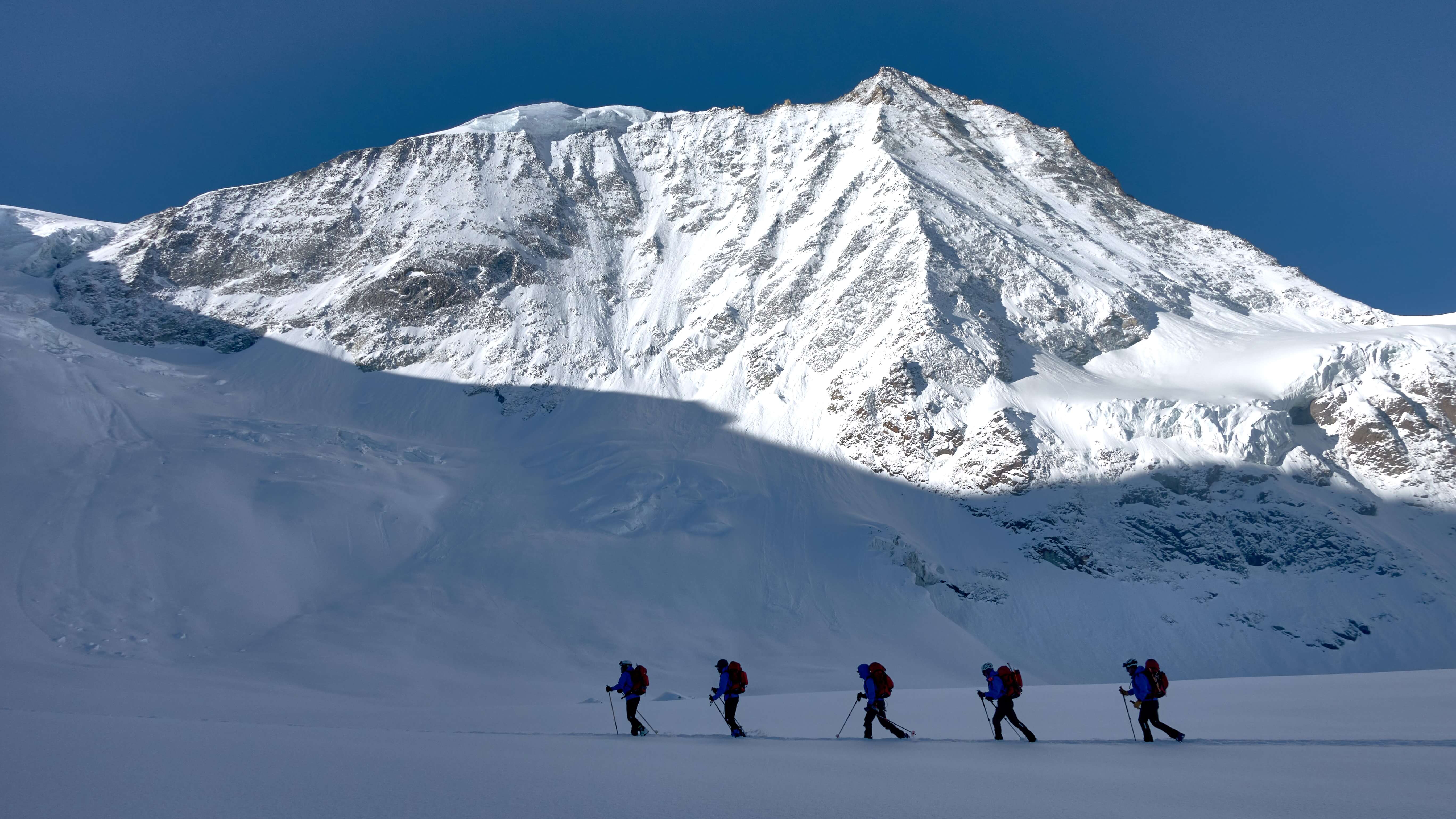 El Grupo de Alta Montaña de la Guardia Real en la alta ruta Chamonix-Zermatt