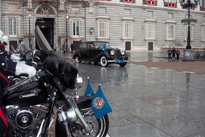 Escolta de la Sección de motos a SS. AA. RR. los Príncipes de Asturias con motivo de su enlace matrimonial