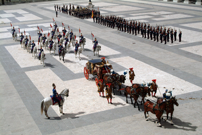Escuadrón de Escolta Real escoltando al embajador que presenta sus Cartas Credenciales a S. M. el Rey en el Palacio Real de Madrid