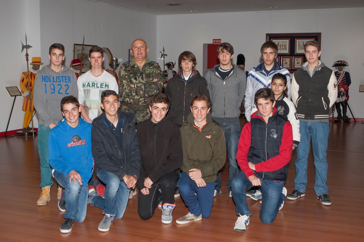 Alumnos visitando la Sala Histórica