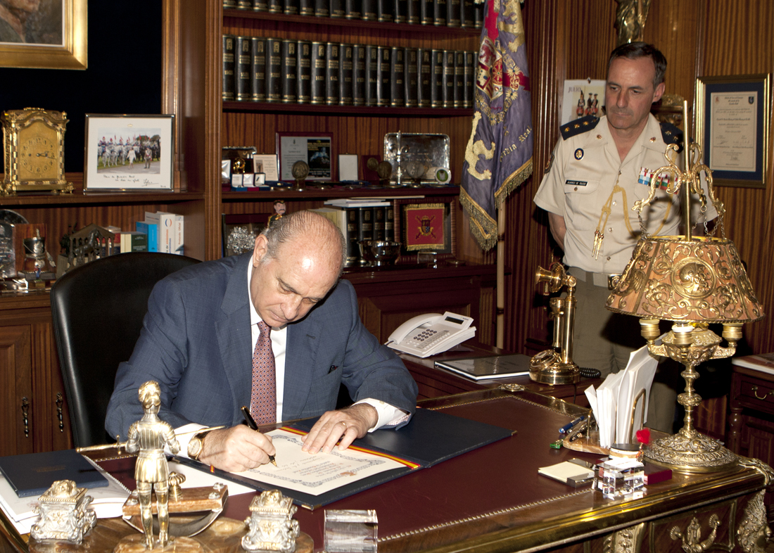 Firma en el libro de honor
