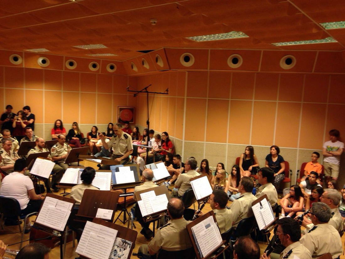 Los jóvenes músicos de la Banda “Maestro Lupi” de Benavente durante el ensayo
