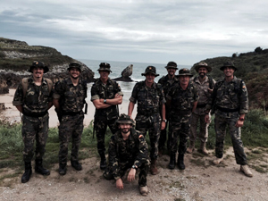 El coronel jefe de la Guardia Real en la marcha de los Alabarderos