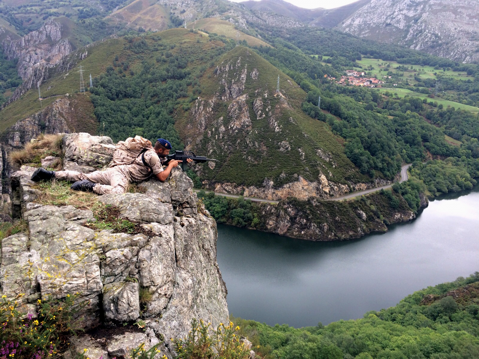 Plus Ultra patrullando de Nava a Villaviciosa