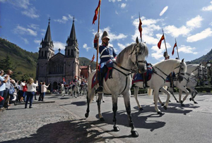 Escuadrón de Escolta Real en la explanada del monte Auseva
