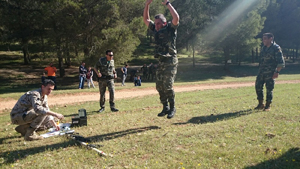 Ejercicio en el concurso de patrullas de Alabarderos