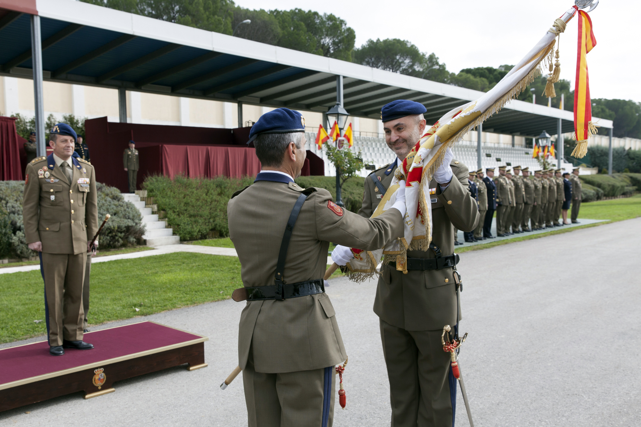 El teniente coronel Prada entrega el mando al teniente coronel Azuara