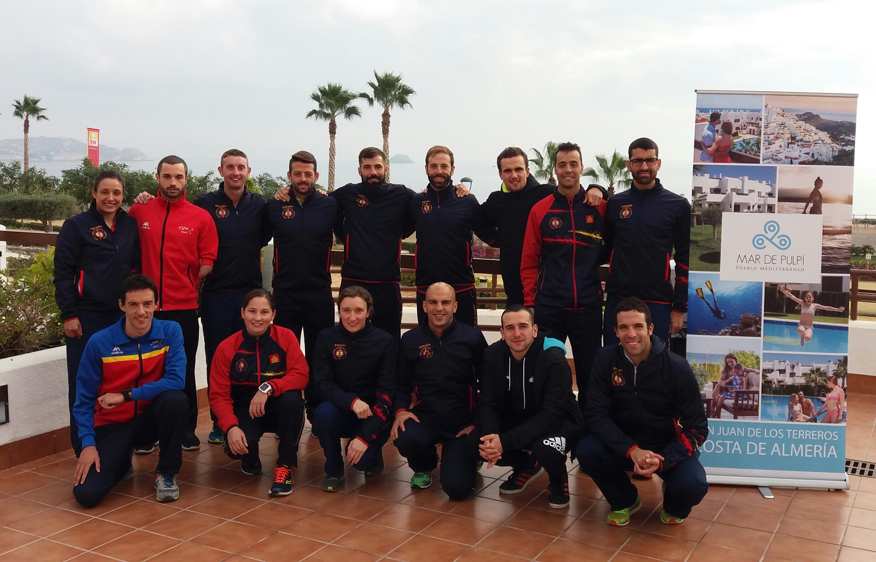Atletas participantes en la concentración en Almería
