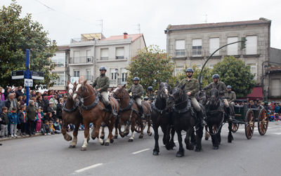 La Batería Real realizando un pasacalles en Xinzo de Limia