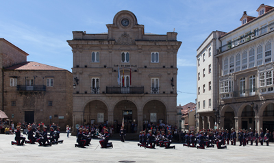 Sección de movimientos floreados frente a la Casa do Concello