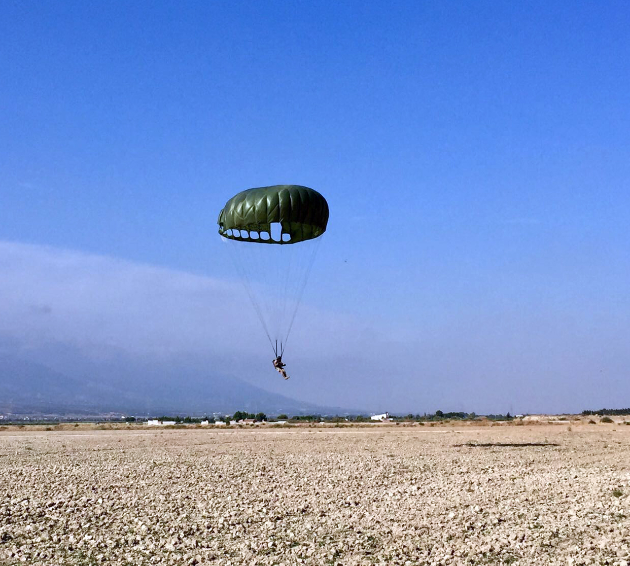 Lanzamiento paracaidista
