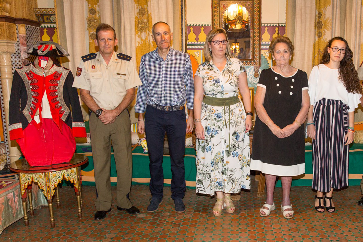 La familia Castroviejo recibida por el coronel jefe Eduardo Diz Monje