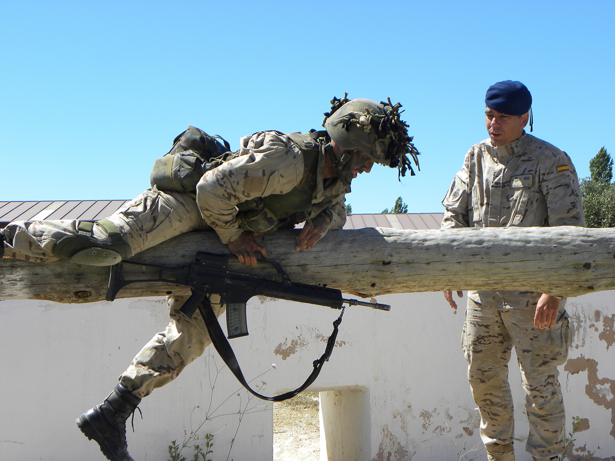 Instrucción y adiestramiento en la pista militar