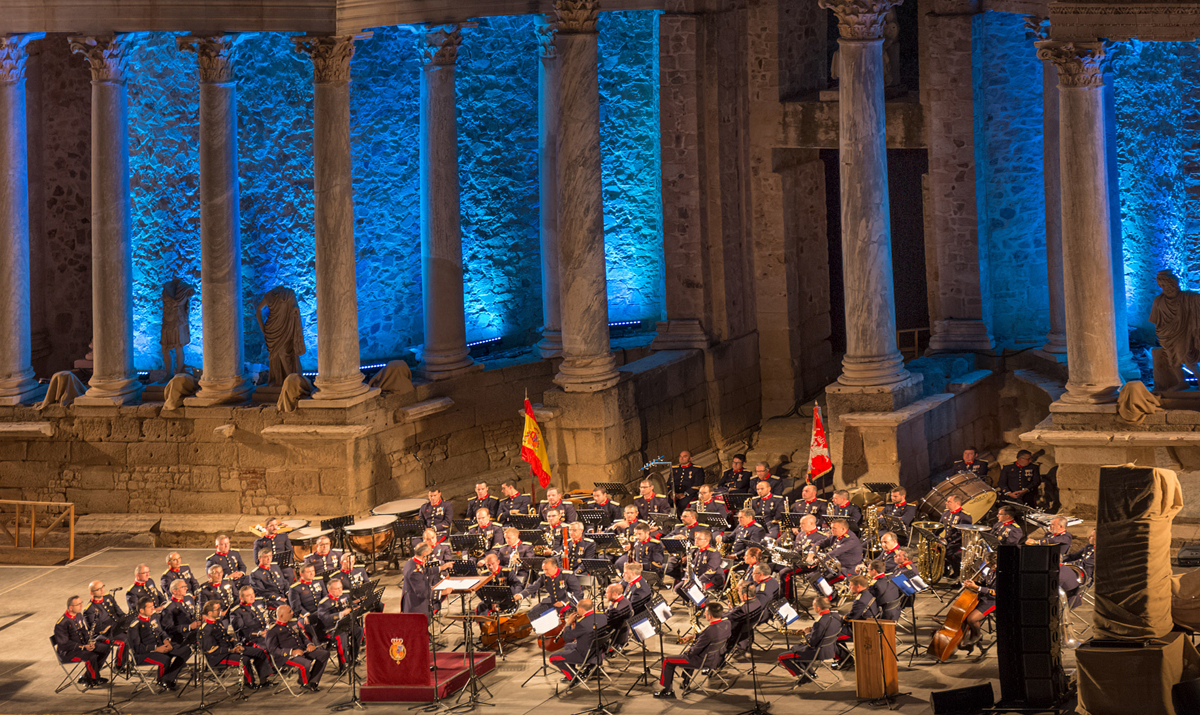La Unidad de Música dirigida por el coronel Enrique Blasco Cebolla