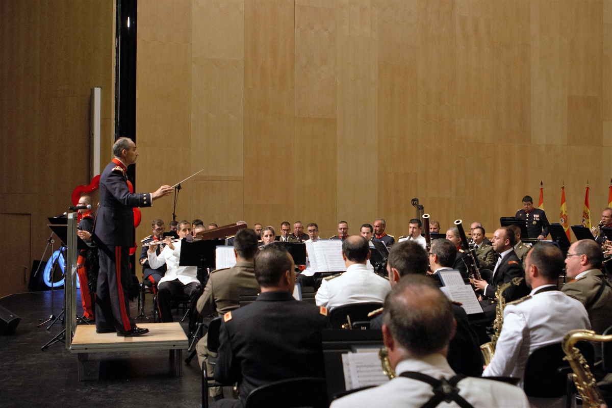 Concierto dirigido por el coronel Blasco Cebolla, director de la Unidad de Música