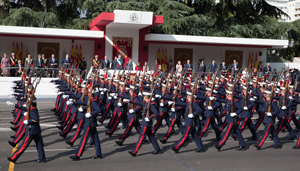 La compañía 'Monteros de Espinosa' desfilando por el Paseo de la Castellana