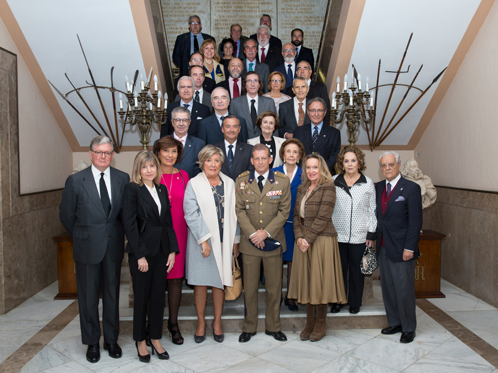 Los Alabarderos de Honor junto al coronel Diz Monje