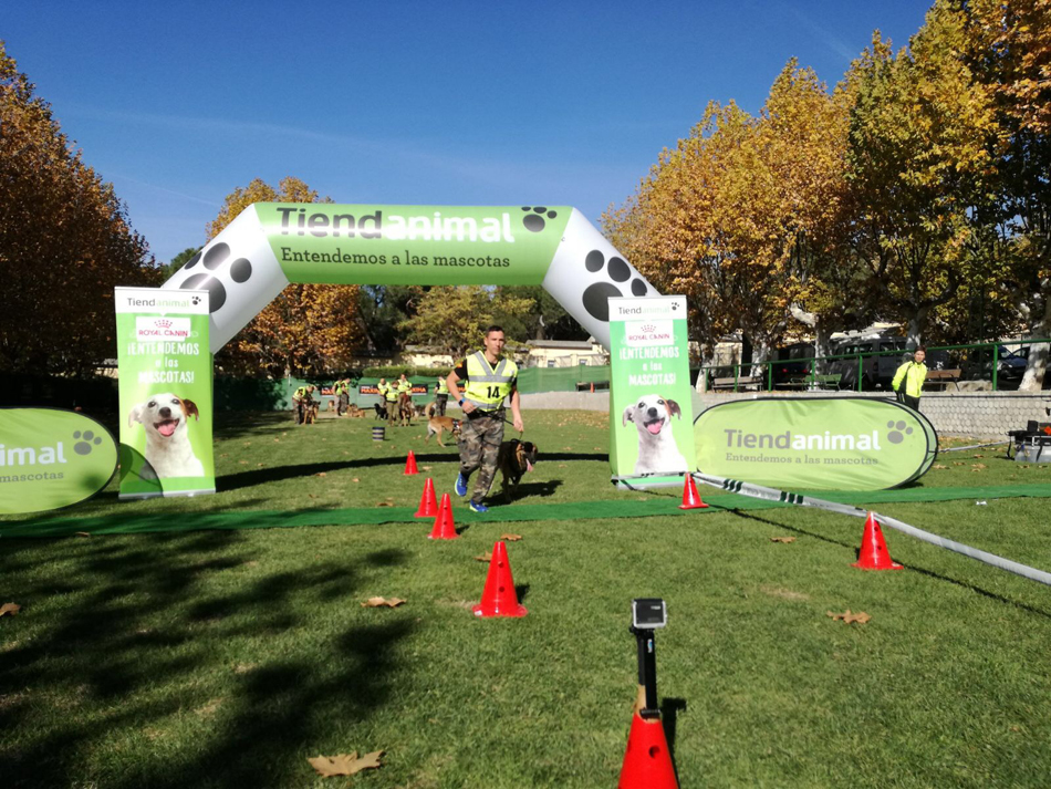 Salida de la prueba Canicross masculino 