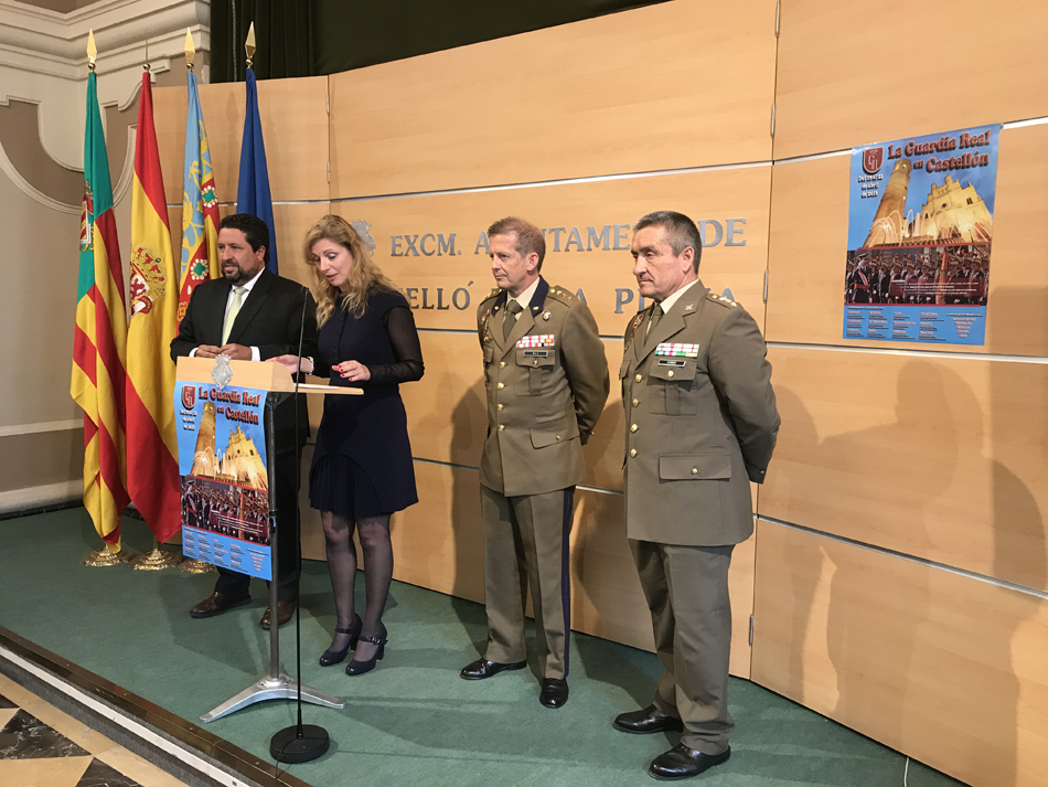 El coronel Diz acompañado por la alcaldesa de Castellón, Amparo Marco, por el presidente de la Diputación Provincial, Javier Moliner y por el jefe de la Subdelegación de Defensa, el coronel Javier Ferrer