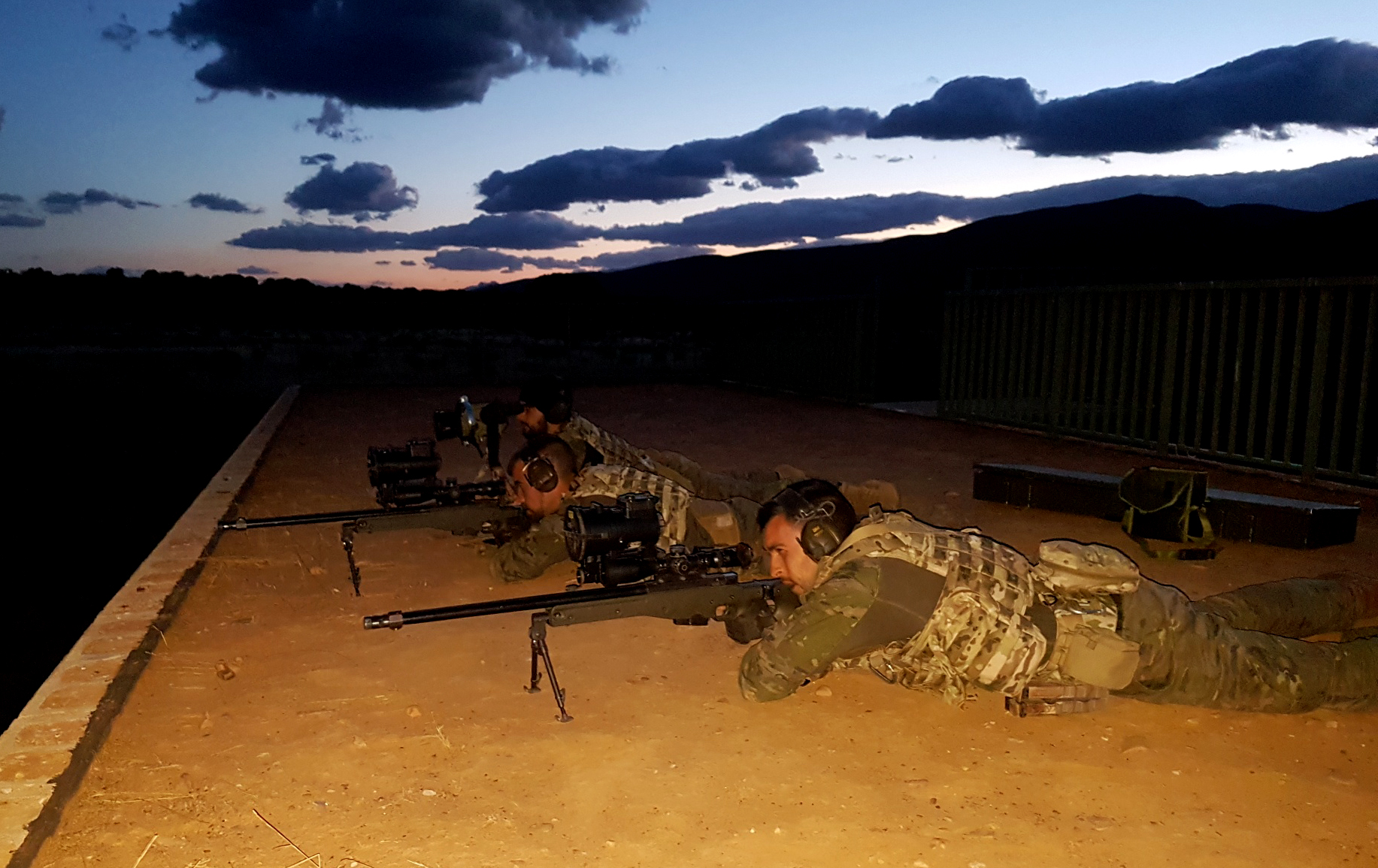 El equipo de tiradores puso a prueba su precisión también en ambiente nocturno