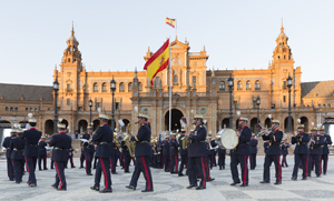 La Unidad de Música durante una evolución en la Plaza de España