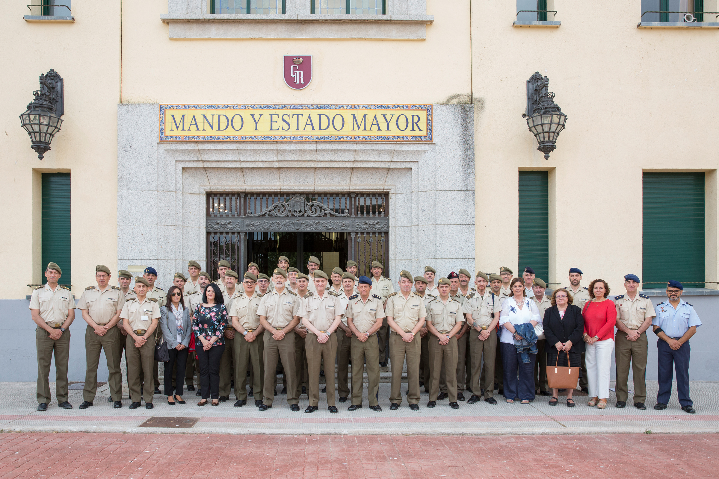 Foto de familia de la visita de la delegación de la División de Planes del Ejército