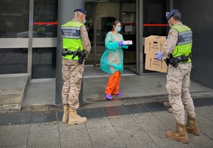 Entrega de material sanitario al hospital Gregorio Marañón	