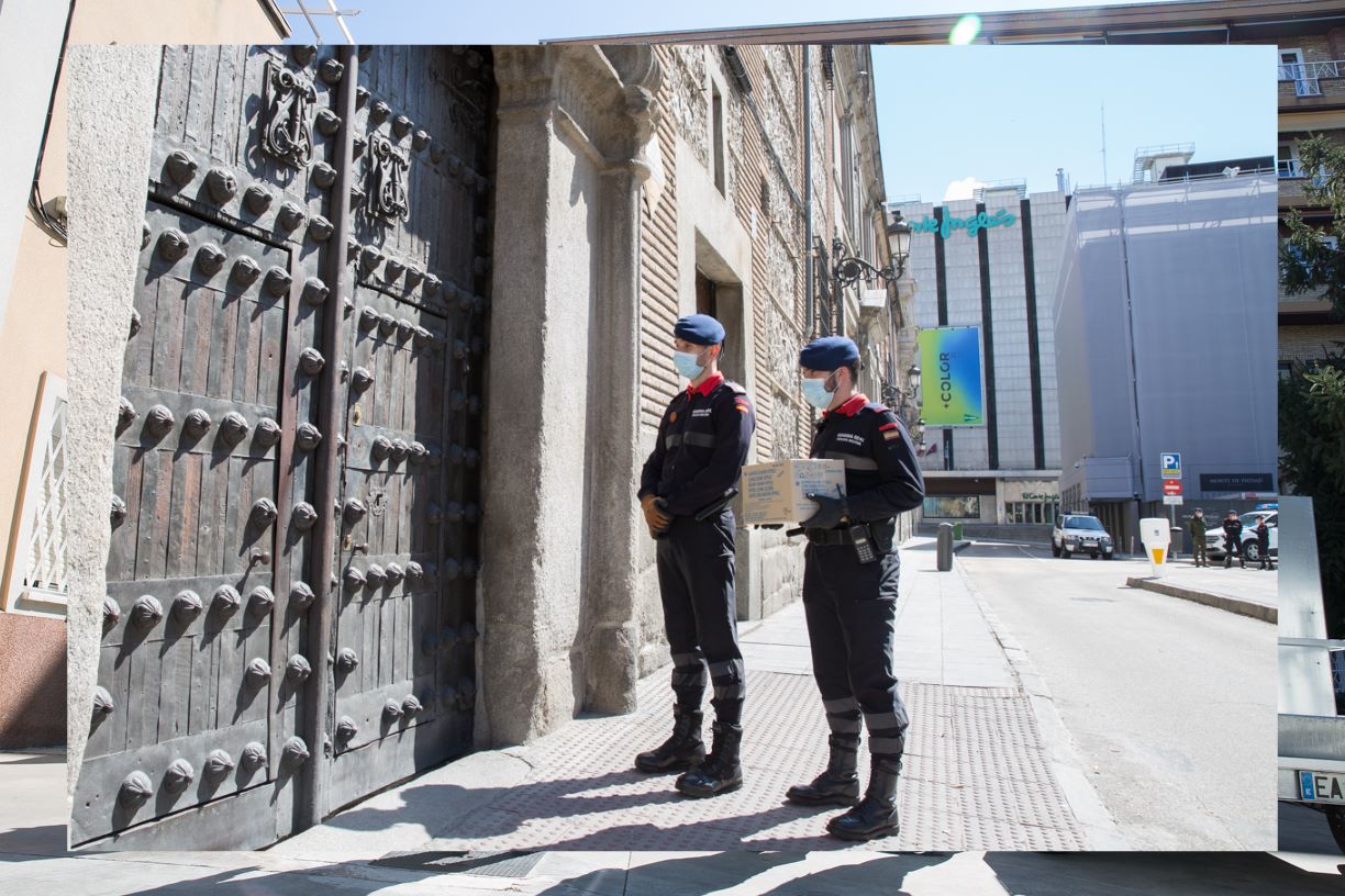 Entrega de un lote de máscaras en Descalzas Reales