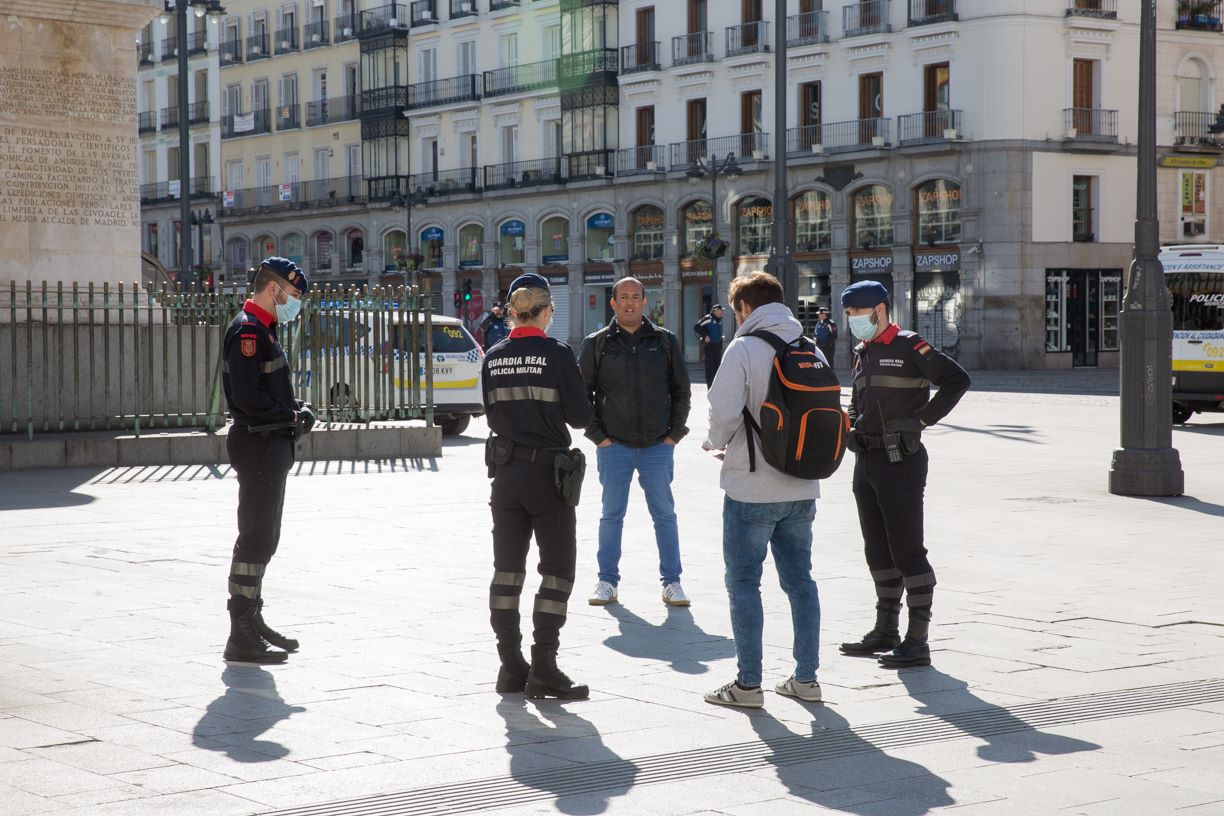 Patrulla a pie por el centro de Madrid