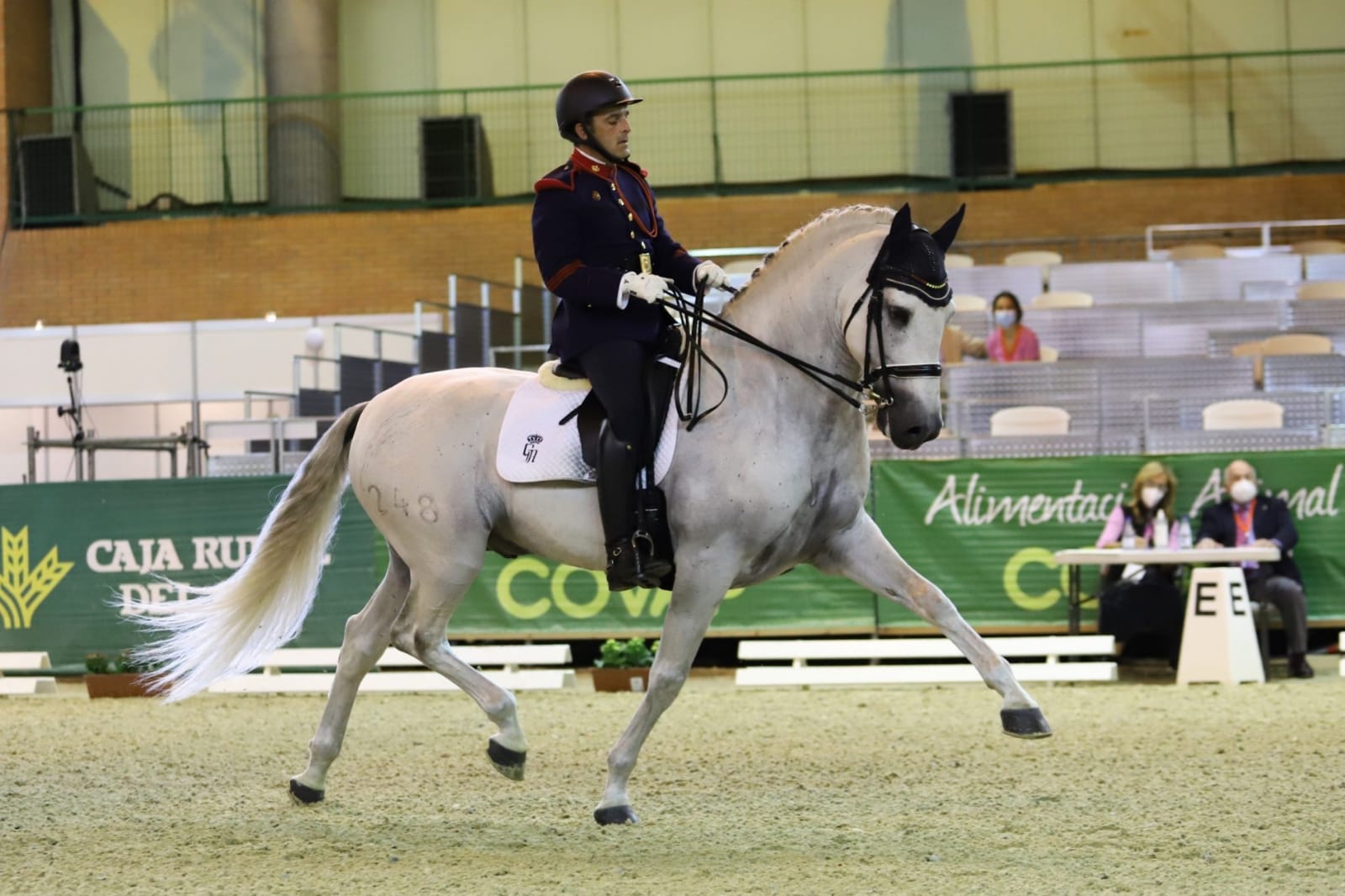 El cabo Romero durante uno de los ejercicios de Doma Clásica