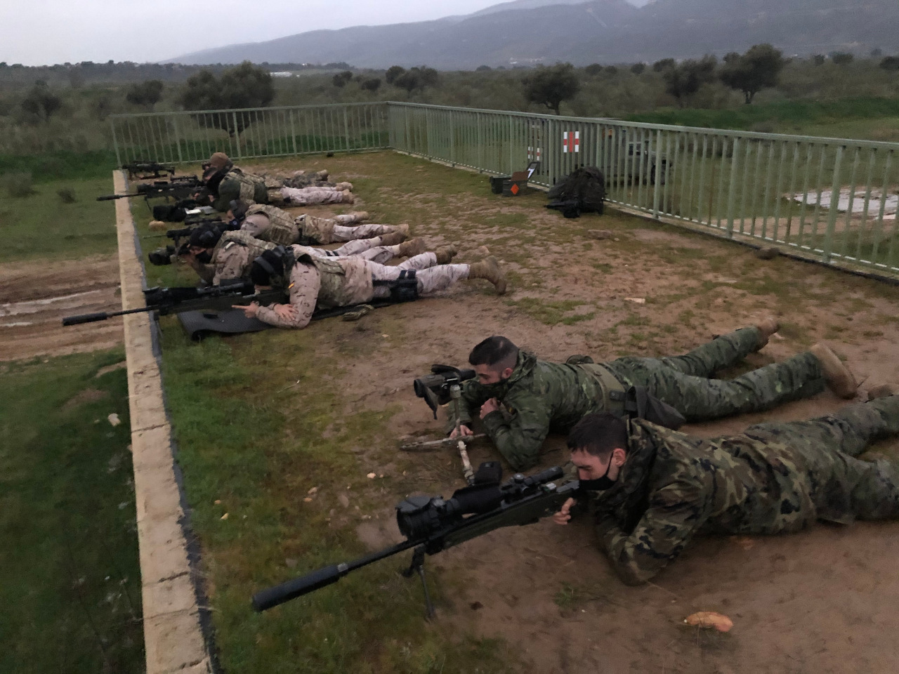 Componentes de los equipos de tiradores durante su entrenamiento