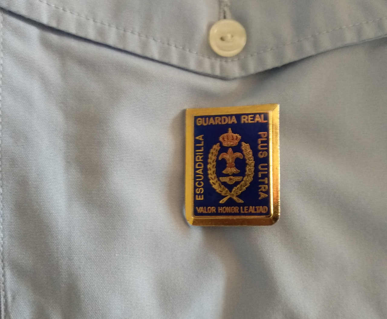 Detalle del distintivo metopa sobre un uniforme