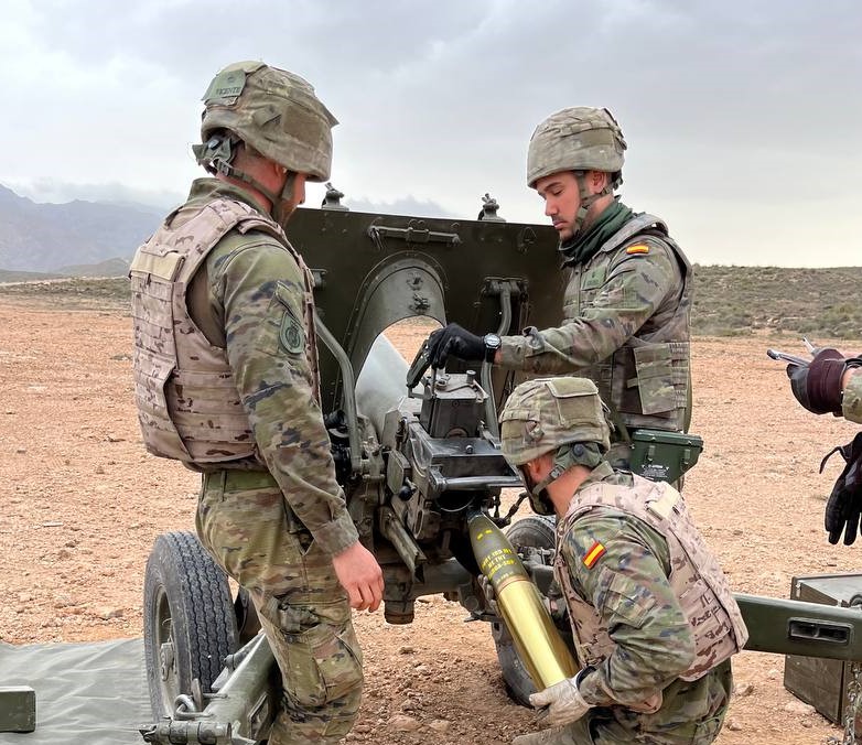 Carga del obús OTO Melara