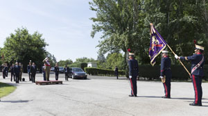 Su majestad Felipe VI recibe novedades del jefe de la parada