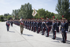 El Rey Felipe pasando revista a la fuerza de la Guardia Real