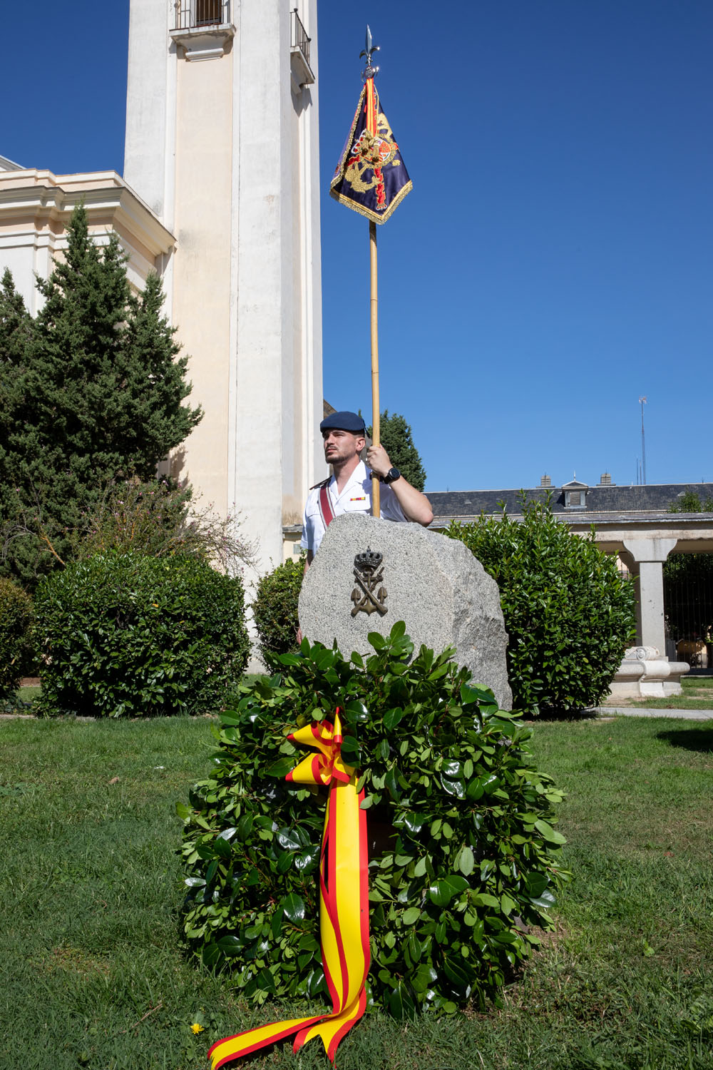Detalle del monolito erigido en memoria del cabo primero López