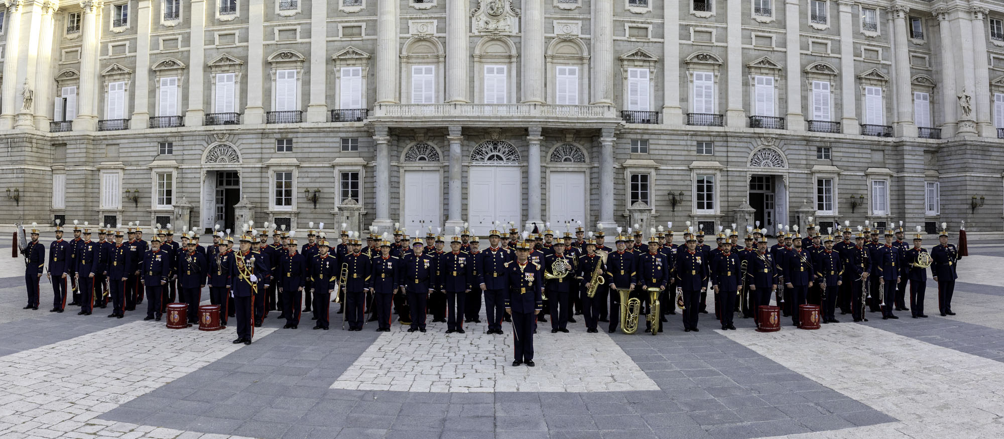 La Unidad de Música de la Guardia Real en el patio de la armería del Palacio Real de Madrid