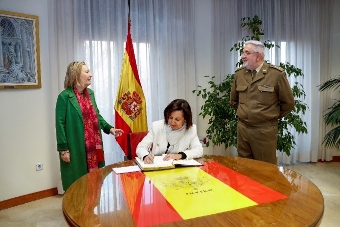 Visita de la Ministra de Defensa al INVIED O.A.