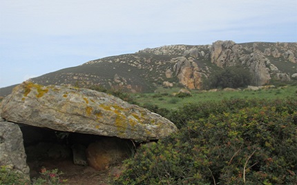 Dolmen en el campo de adiestramiento Sierra del Retín