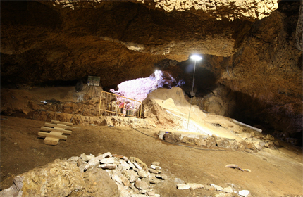 La cueva de Santa Ana de la propiedad militar Alcor de Santa Ana, en Cáceres