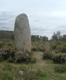 Menhir de la Murtra en el Campo de Tiro San Clemente de Sasebas (Girona)