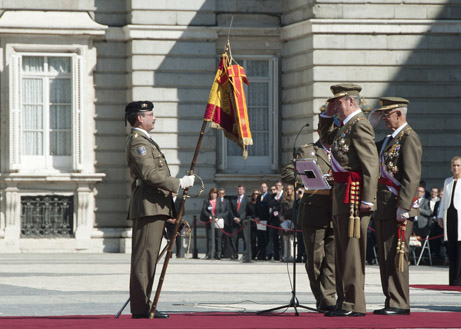 Saludo de S.M. al Estandarte