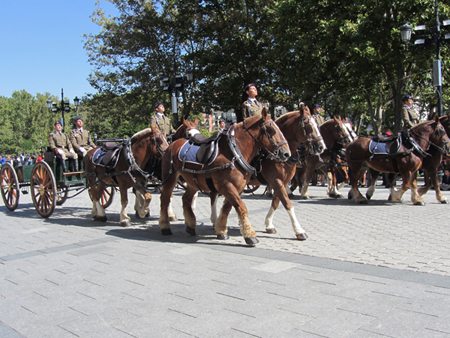 Desfile de la Batería hipomóvil de la Guardia Real