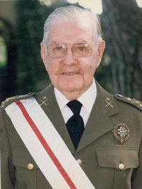 Foto: Excmo. Sr. D. Adolfo Esteban Ascensión, último Laureado vivo. Falleció en diciembre de 2007.