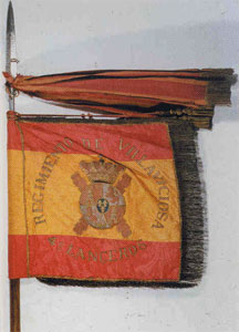 Estandarte del Regimiento de Caballería Villaviciosa con la Corbata Laureada.