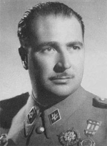 Foto: D. Juan José de Orozco y Massieu, heroico defensor del frente de Toledo. Uno de los dos Laureados vivos que quedaban al aprobarse el último Reglamento.